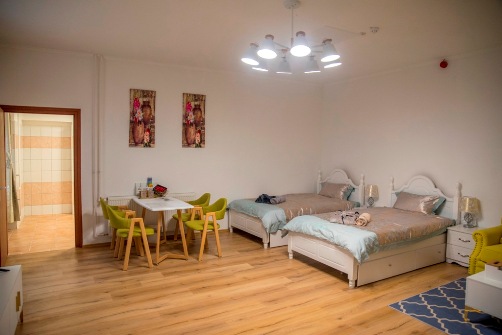 Schlafzimmer_moserne ungarische SeniorenresidenzExpose