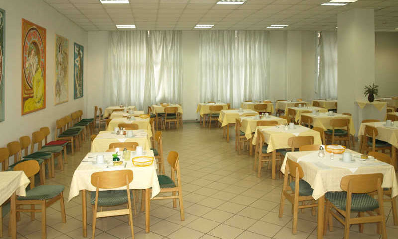 Speiseraum_Seniorenheim-in-Budapest